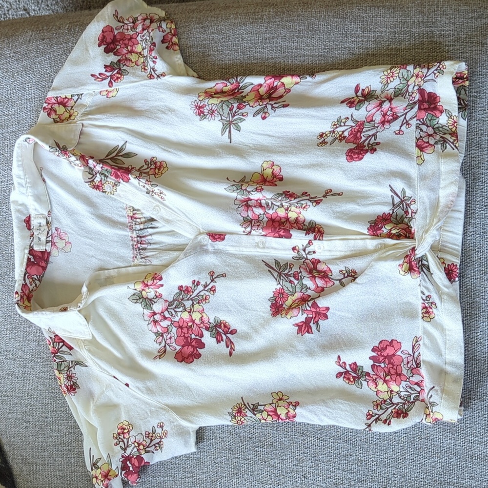 Sandy and Sid Size Medium off white with red, pink, and yellow roses